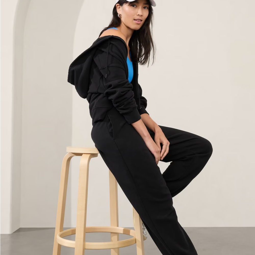 NWT - Athleta - Forever Fleece Women's Jogger - Black